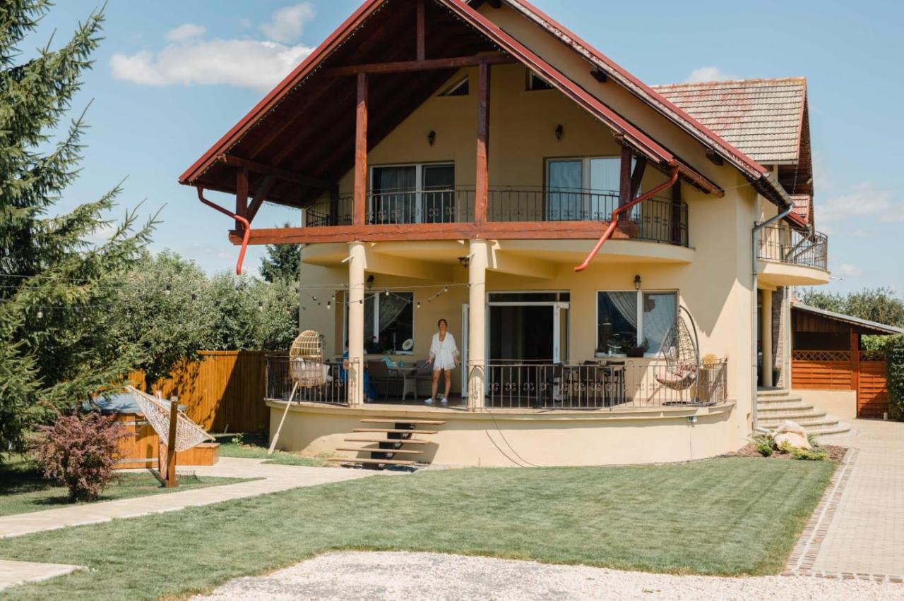 Orchard Villa Brasov Exterior photo